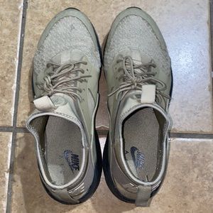 Tan Nike Huarache size 9.5
